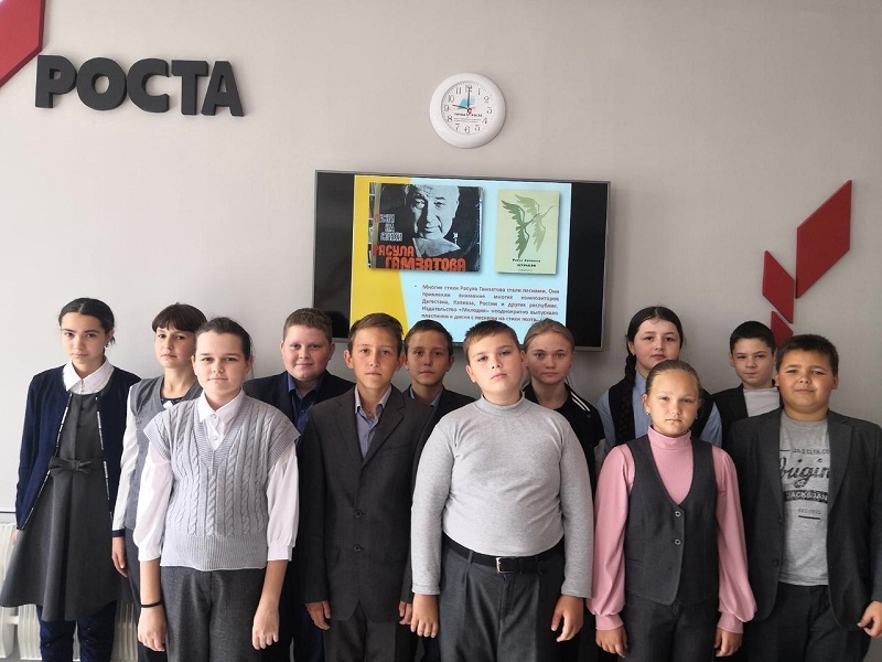 100-летию со дня рождения дагестанского поэта Расула Гамзатова посвящается....
