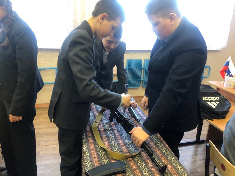 Конкурс по разборке и сборке автомата.